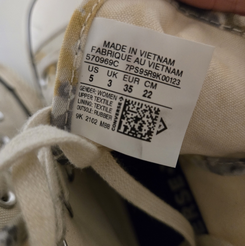 White Classic High-Top Canvas Sneakers With Floral Detail - Picture 8 of 8